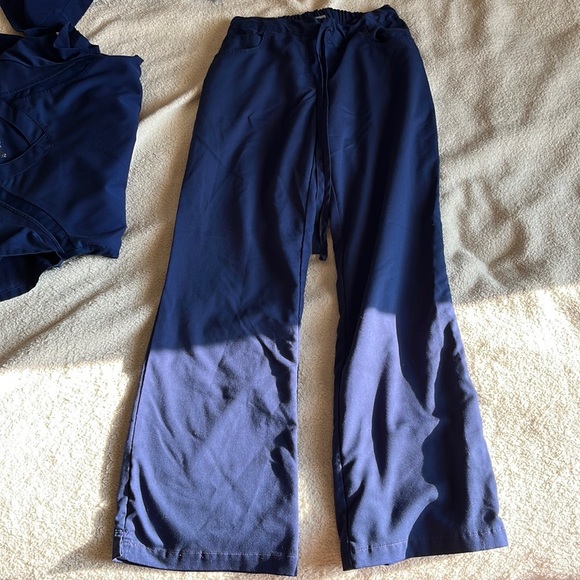 EUC 3 PIECE SCRUB SET GREYS ANATOMY navy blue set size XS - Picture 8 of 9